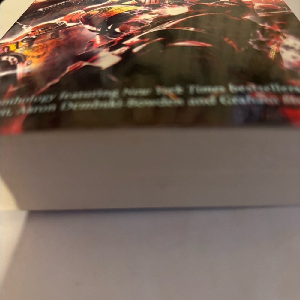 Horus Heresy 
Mass market paperback
New ,out of print 

Shadows of Treachery - Picture 2 of 4